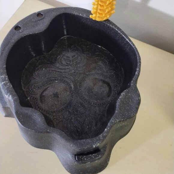 Monster High Cleo de Nile dressing table and hot tub - Picture 3 of 6